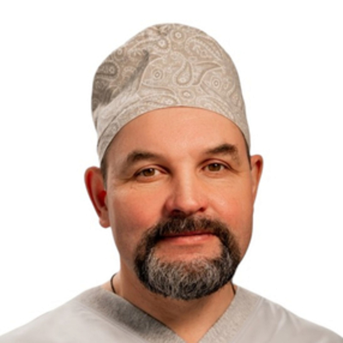 “Пластический хирург, подобно художнику-скульптору, должен обладать природным чувством гармонии и пропорций” — врач-пластический хирург Института травматологии и ортопедии ПИМУ Александр Миронов